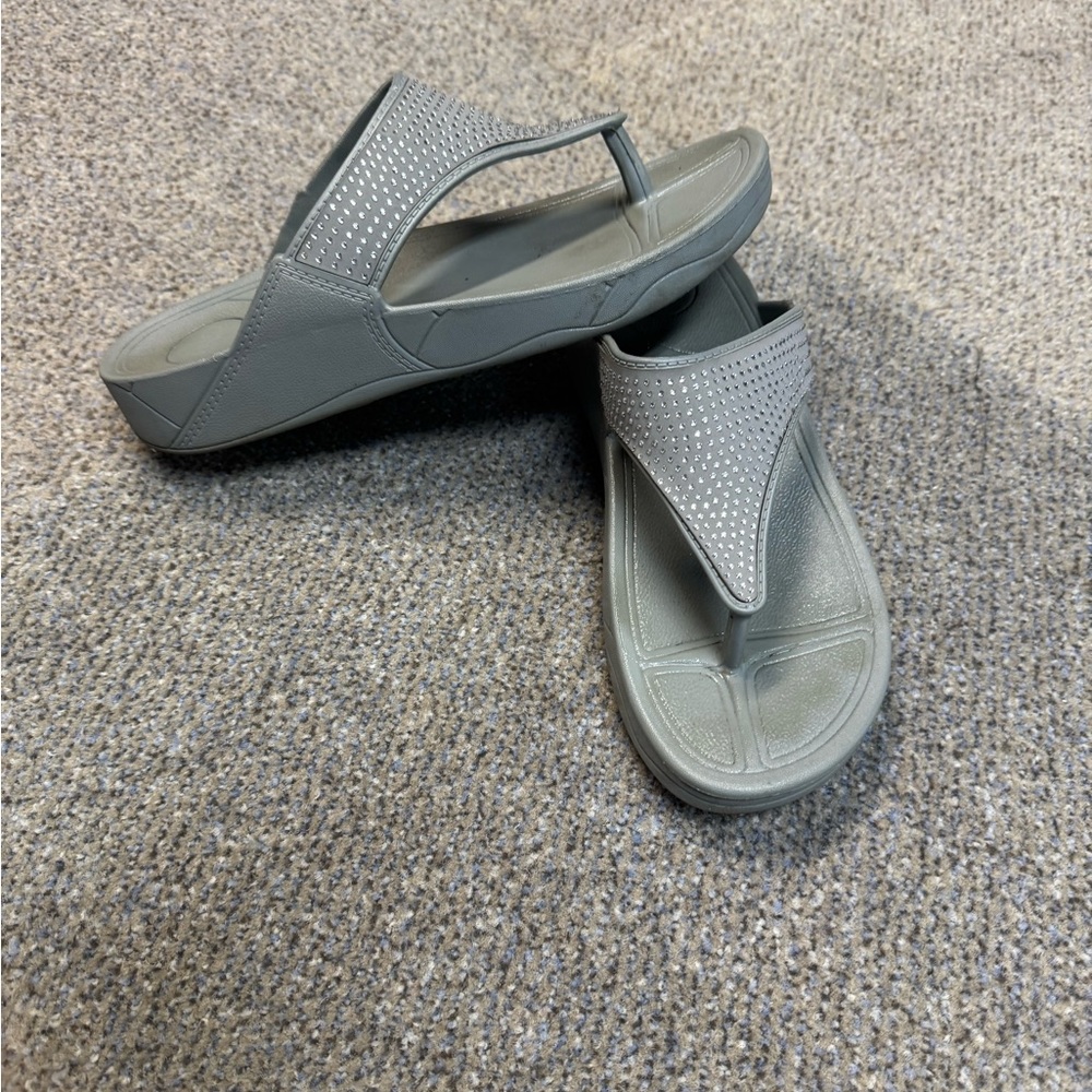 Flats - Picture 2 of 3